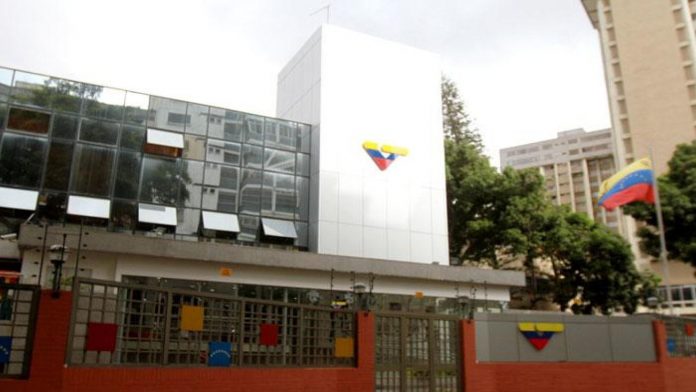 Encerrados y sin condiciones: trabajadores de VTV con covid-19 denuncian que duermen en el piso
