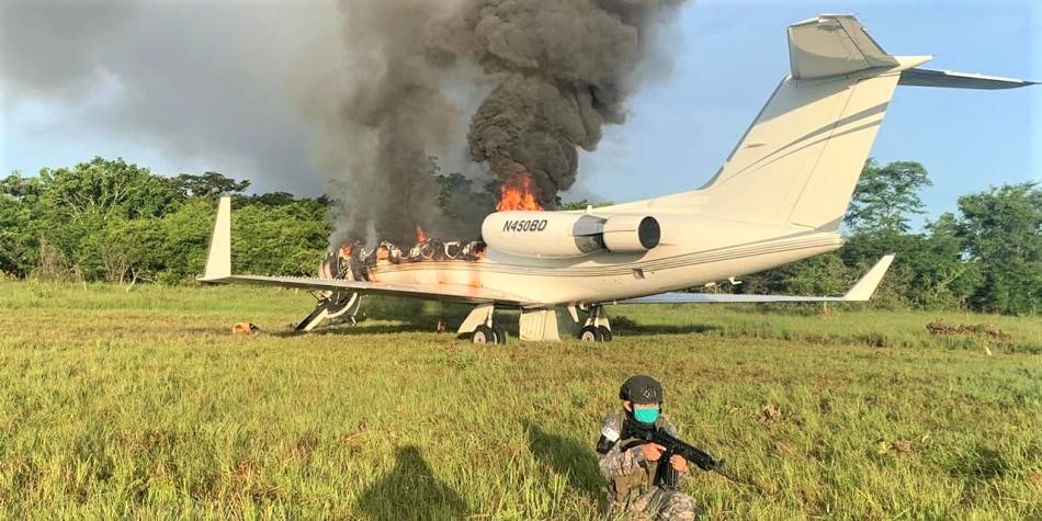 Colombia derriba avioneta con 2 toneladas de cocaína proveniente de Venezuela