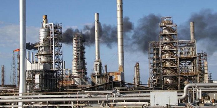 Solo se produce gasolina en Cardón (y en cualquier momento se puede volver a parar)