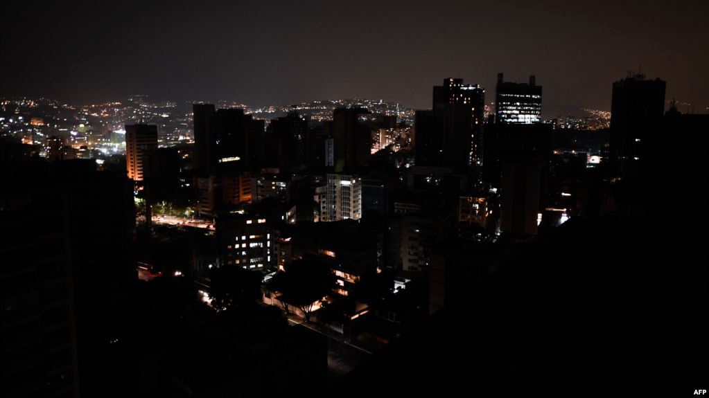 Diversos sectores de la Gran Caracas registran humillante apagón durante la noche del #20Sep