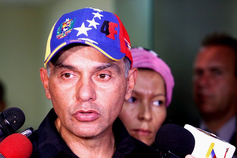 Exministro chavista envió un mensaje a Padrino López: “¡Cara…! ten compasión con los familiares de los presos”