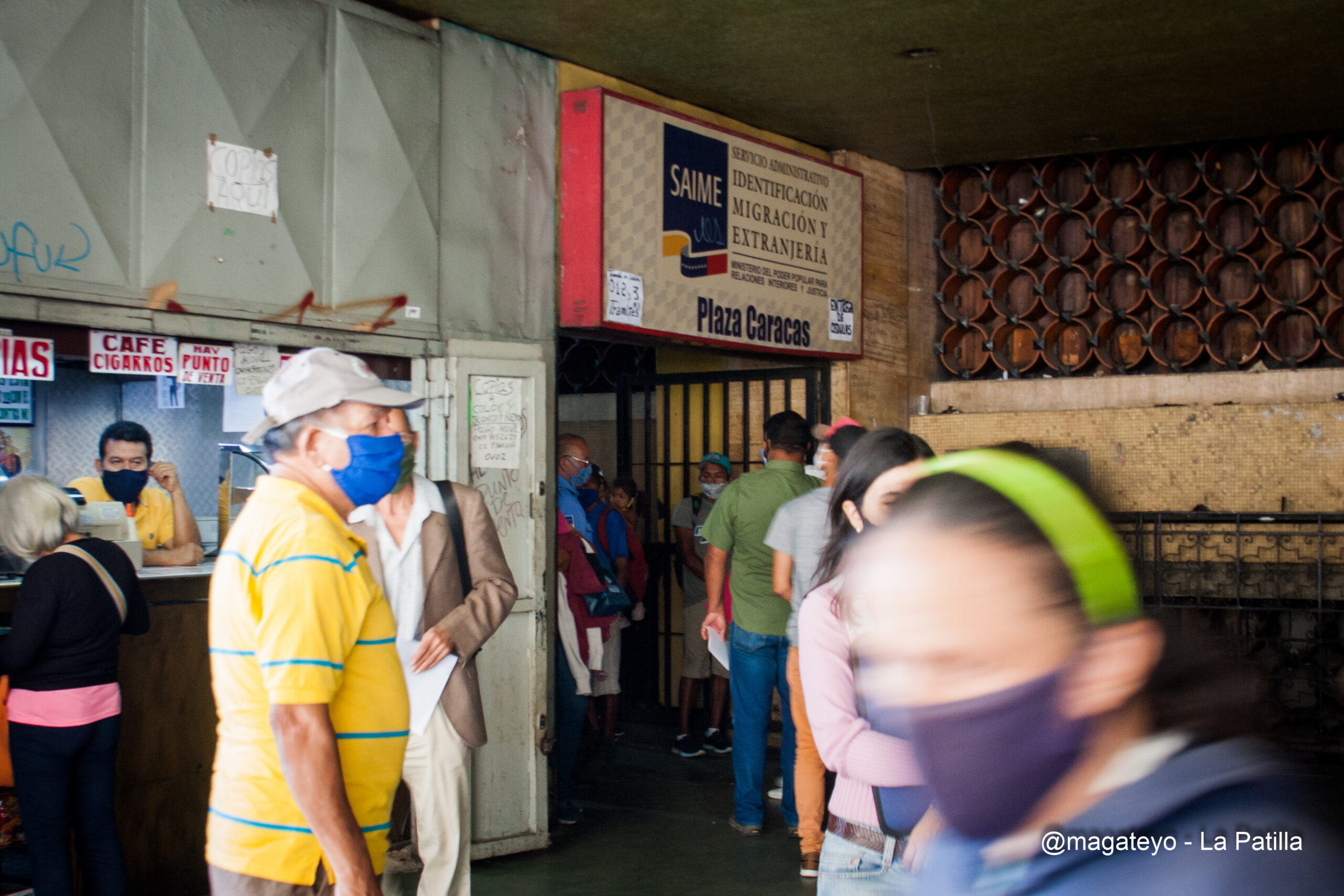 “El operativo es solo para que puedan votar”: Caos y desinformación durante primer día de cedulación en Caracas (Fotos)