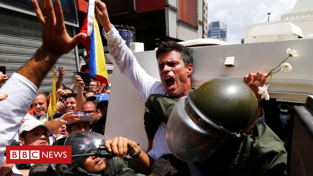 Venezuela opposition figure Leopoldo López leaves Spanish embassy