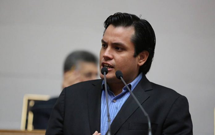 Paparoni: Sabemos qué están trasladando los aviones de Irán y la ruta