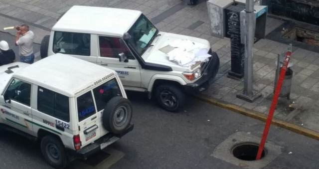 Aló Corpoelec…Vecinos de La Candelaria denuncian nuevo apagón este #12Oct