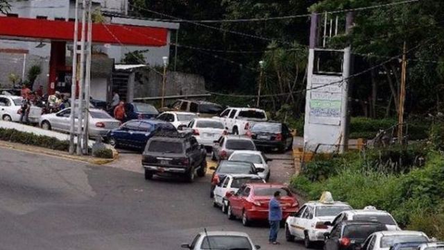 Con ticket en mano conductores exigieron gasolina tras 20 días de cola en Lara (Video)