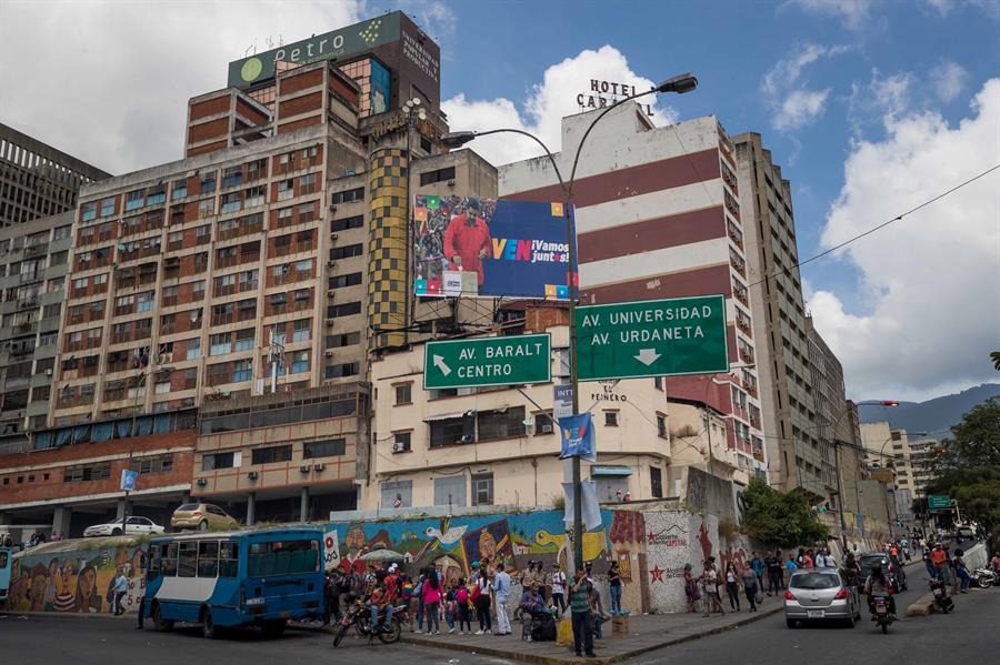 Señales que avivan la desconexión del chavismo y la oposición con la realidad venezolana