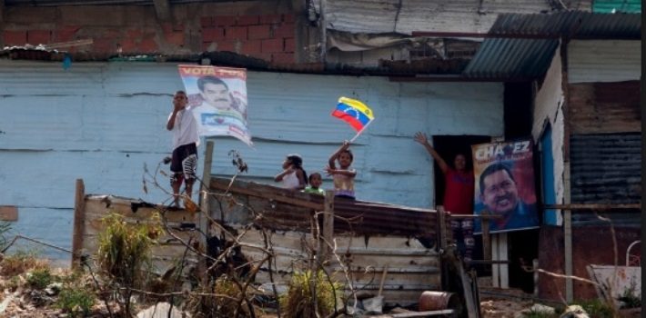 Maduro distribuye la miseria con bonos que se esfuman con la devaluación
