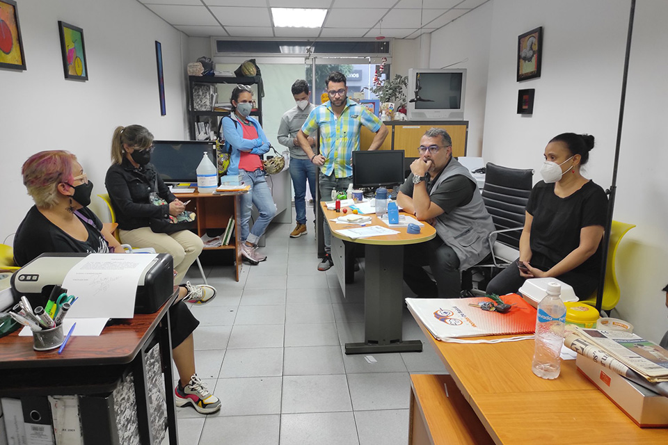 FAES liberan al director de Convite tras allanamiento a la ONG