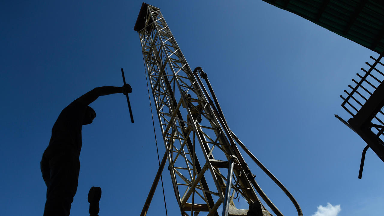 Well drilling thrives as Caracas water supply flounders –