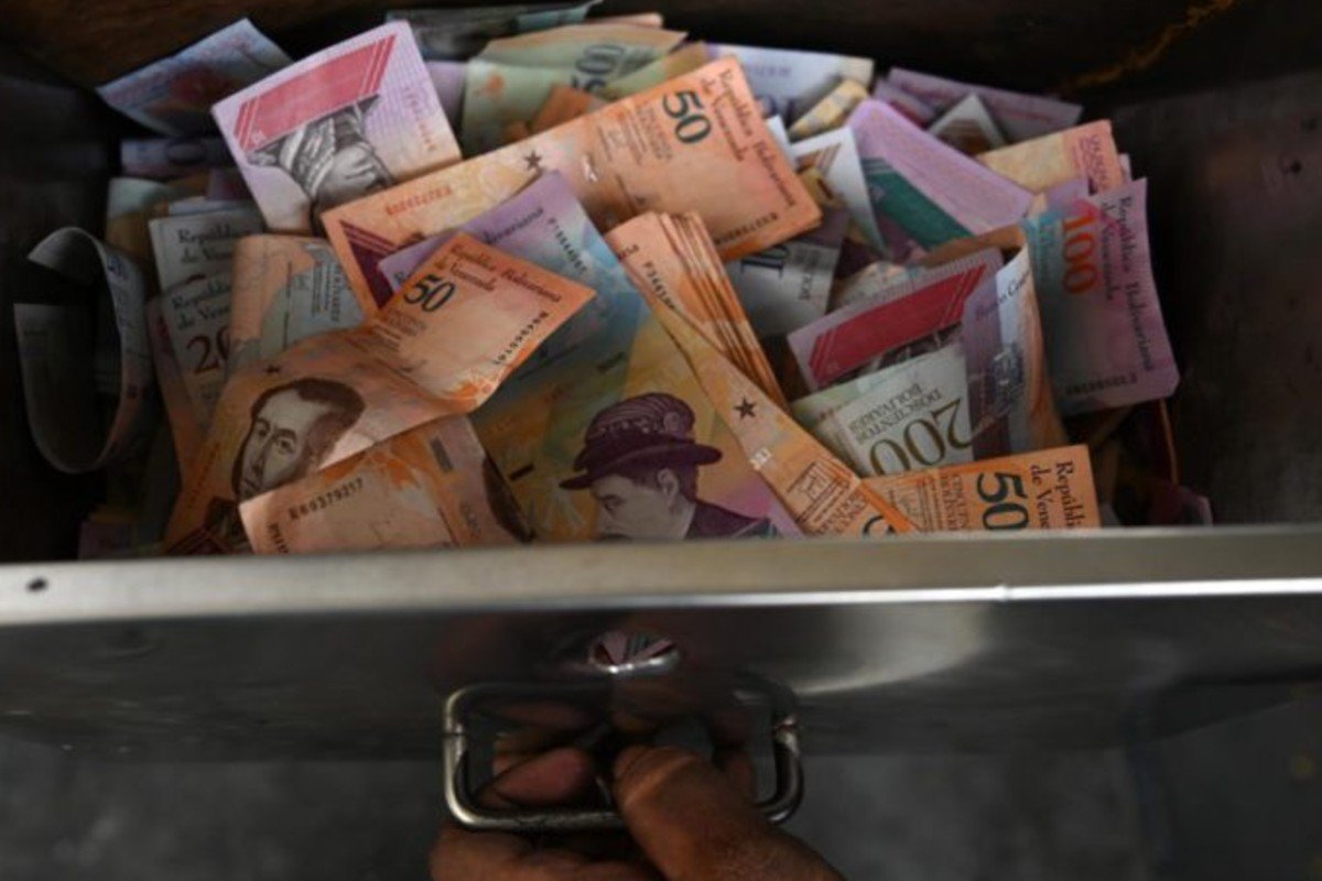 Reconversión monetaria es inminente por colapso del sistema de pagos: Asdrúbal Oliveros