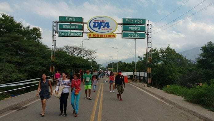 Colombia refuerza controles en la frontera con Venezuela por aumento de covid-19