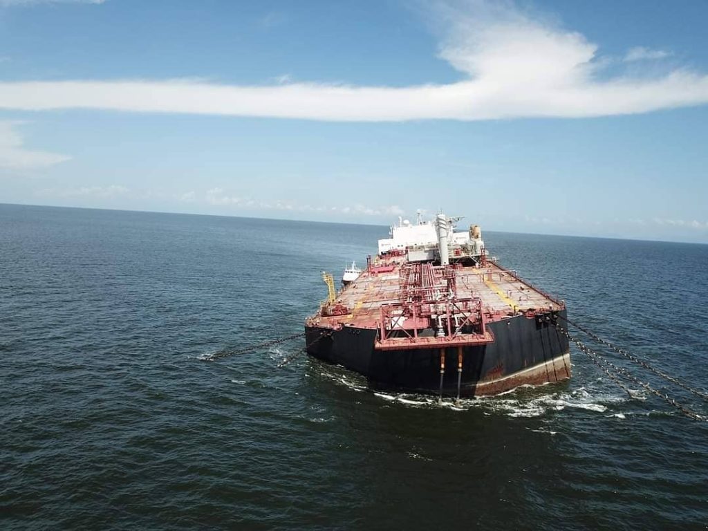 PDVSA inicia riesgosa transferencia de crudo varado en alta mar