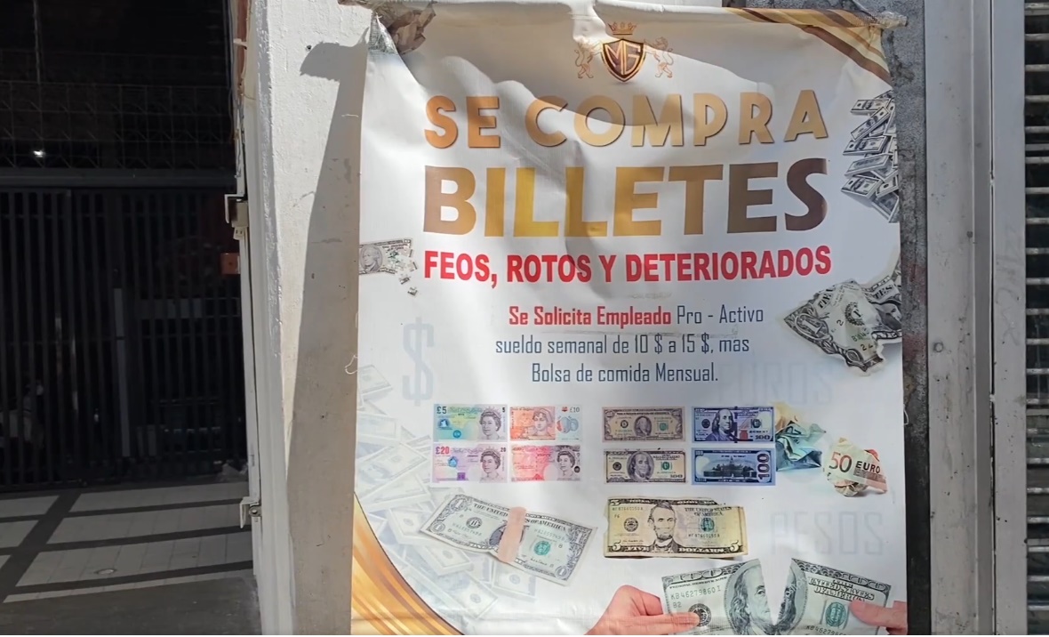 Compra de dólares deteriorados es el nuevo negocio insólito en Venezuela