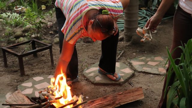 Crisis en Venezuela | «Es como vivir en la Edad de Piedra»: el retorno a la cocina de leña por falta de gas en el interior del país