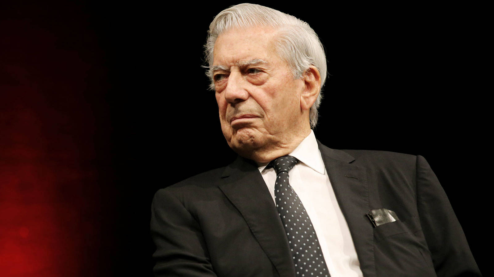 Vargas Llosa pide a países seguir ejemplo de Colombia y proteger a venezolanos