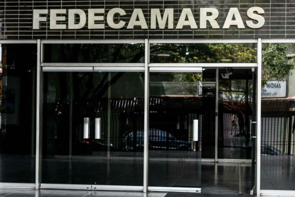 Fedecámaras pide a Maduro concesiones para operar gasolineras e importar