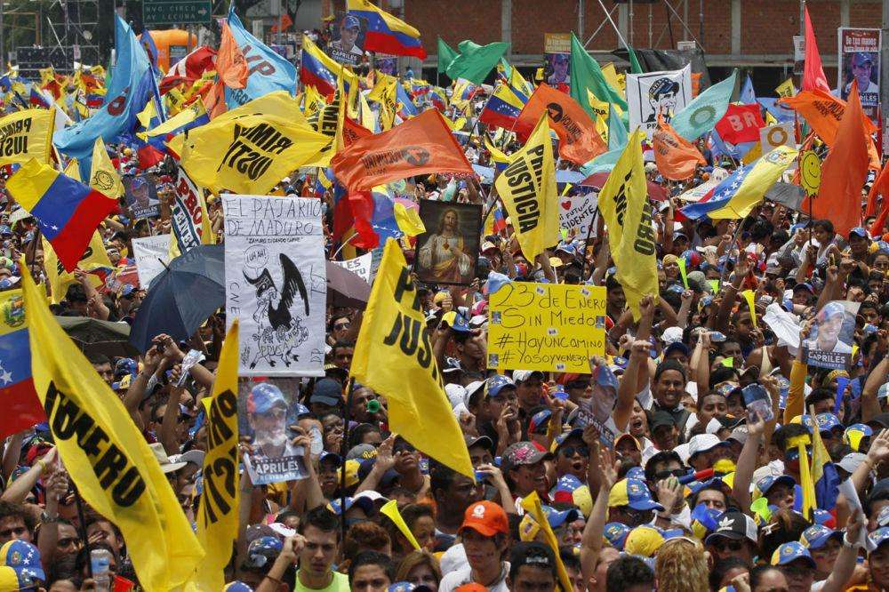 Dirigentes en campaña mientras Guaidó dice no a elecciones regionales