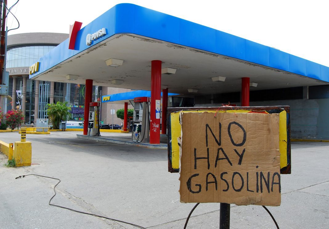 Más colas, menos combustible: el otro infierno en Venezuela