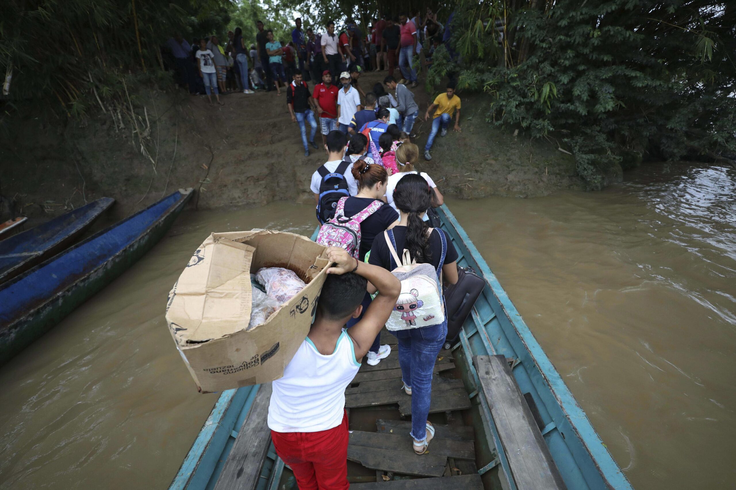 Rights group cites abuses by Venezuelan forces near Colombia