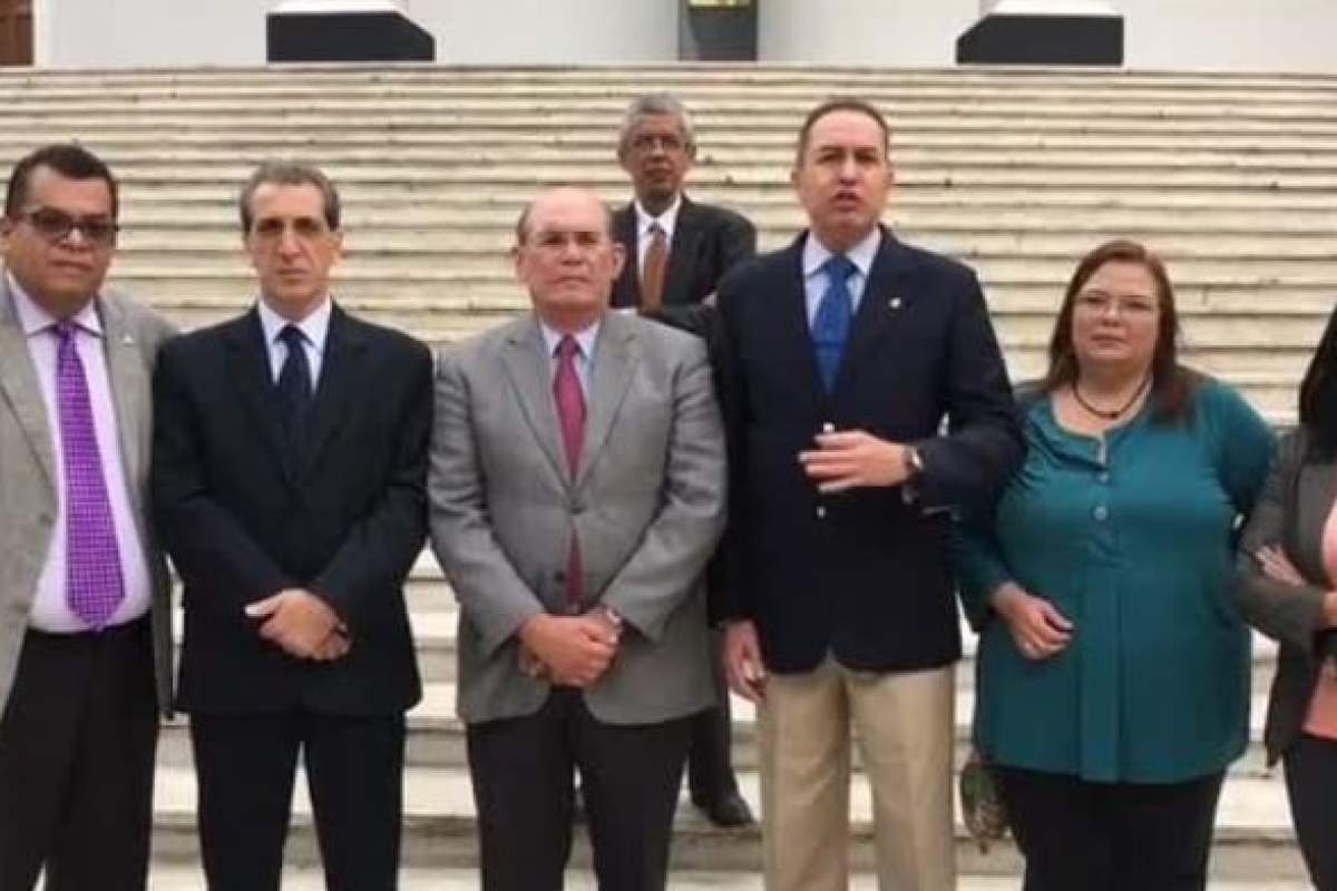 Fracción 16J exige a Guaidó rendir cuentas por supuesto presupuesto de $ 52 millones
