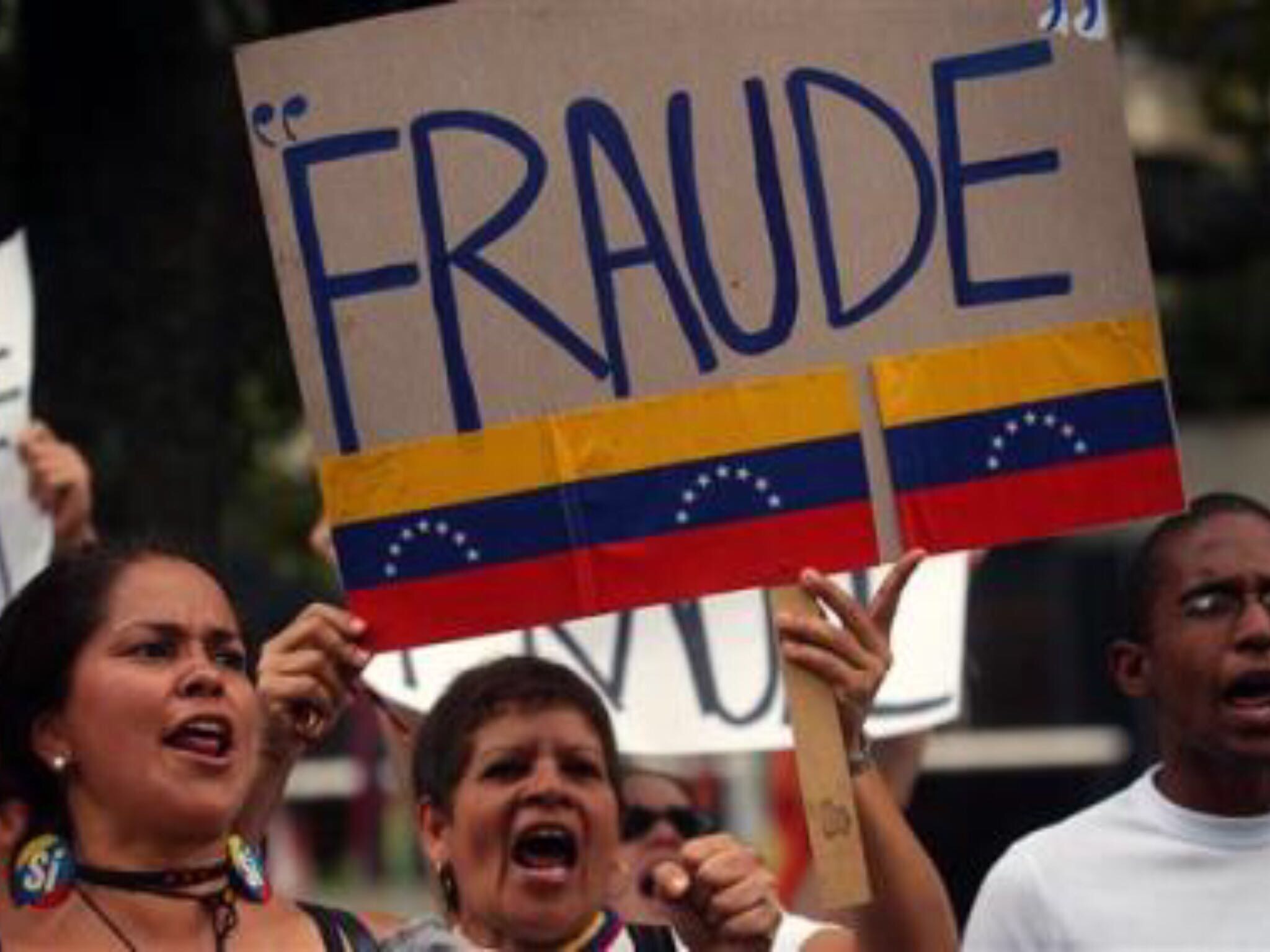 Oposición venezolana se «reconfigura» para coquetear con comicios regionales