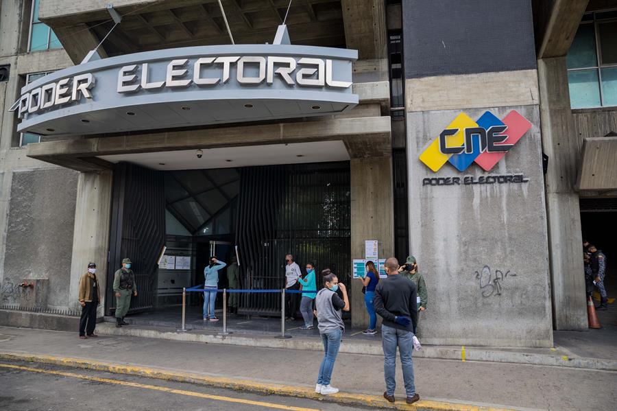 Tres chavistas y dos opositores son los nuevos rectores del CNE