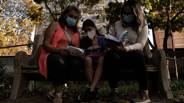 Crisis en Venezuela | «Se va la luz y los equipos no tienen baterías»: las detalladas cartas en que un paciente de covid-19 denuncia antes de morir las carencias de un hospital cerca de Caracas
