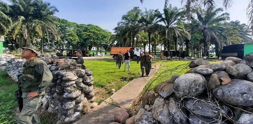 Las FARC admiten que tienen como «prisioneros de guerra» a ocho militares venezolanos