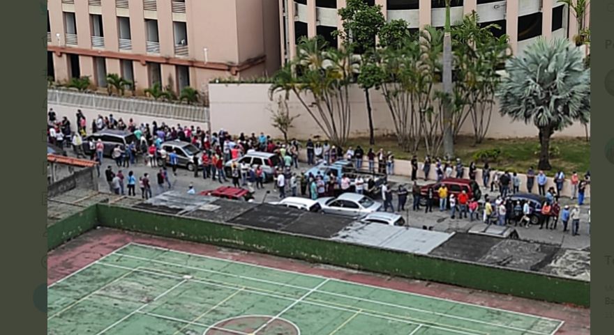 Así está la cola para la jornada de vacunación en la Universidad Bolivariana en Caracas este #4Jun (Fotos y Videos)