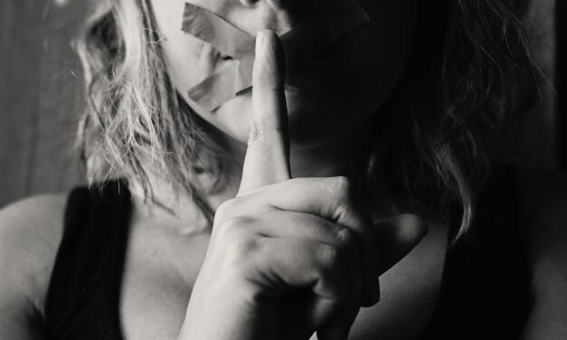 El sepulcral silencio de la «oposición»